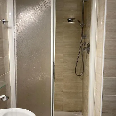 Hostel Affittacamere Santateresa La Spezia